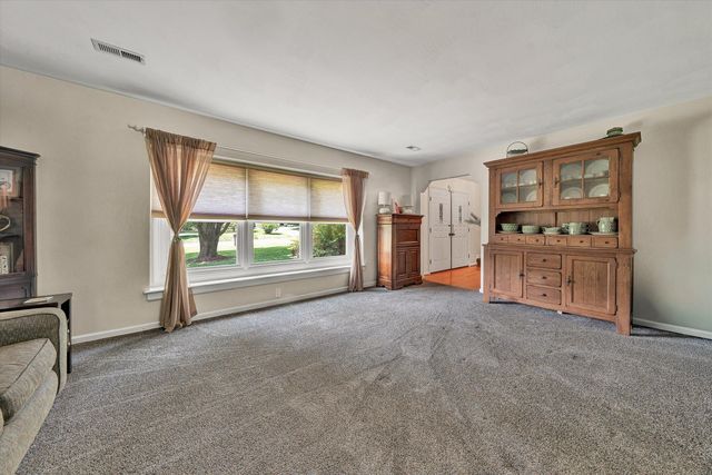 1182 Knollwood DR, Troutville, VA 24175