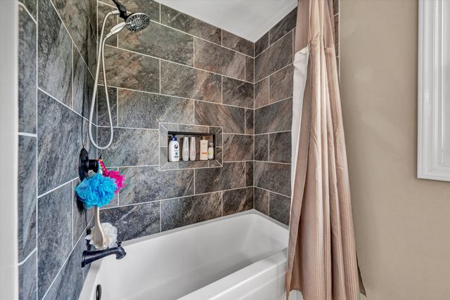 1182 Knollwood DR, Troutville, VA 24175