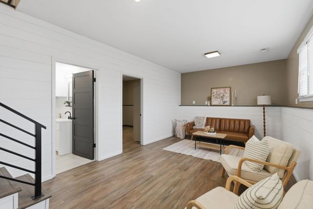 1100 N Dunsworth Ave, Wichita, KS 67212