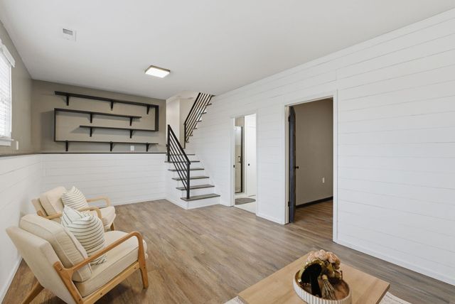 1100 N Dunsworth Ave, Wichita, KS 67212