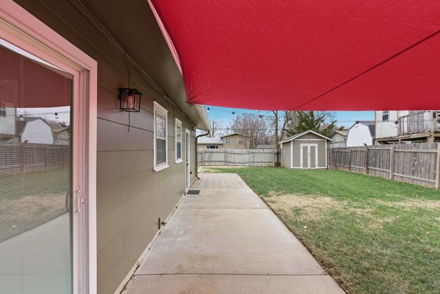 1100 N Dunsworth Ave, Wichita, KS 67212