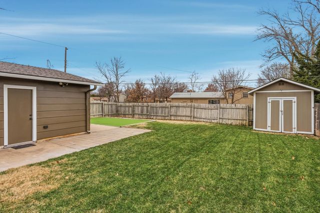 1100 N Dunsworth Ave, Wichita, KS 67212