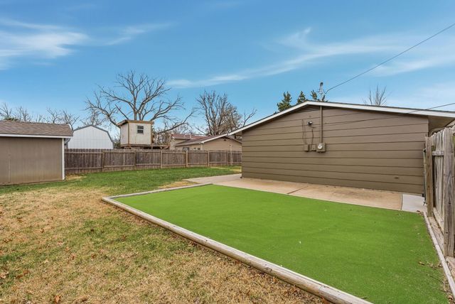 1100 N Dunsworth Ave, Wichita, KS 67212