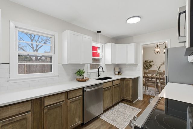 1100 N Dunsworth Ave, Wichita, KS 67212