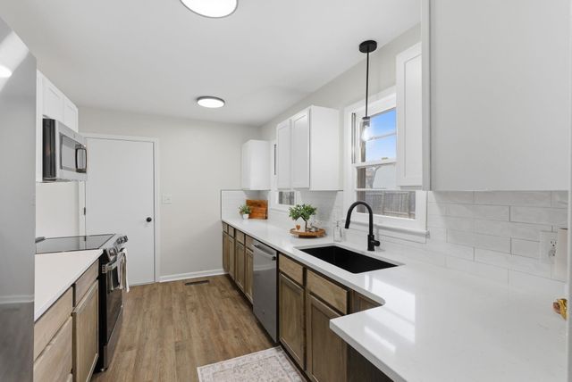 1100 N Dunsworth Ave, Wichita, KS 67212