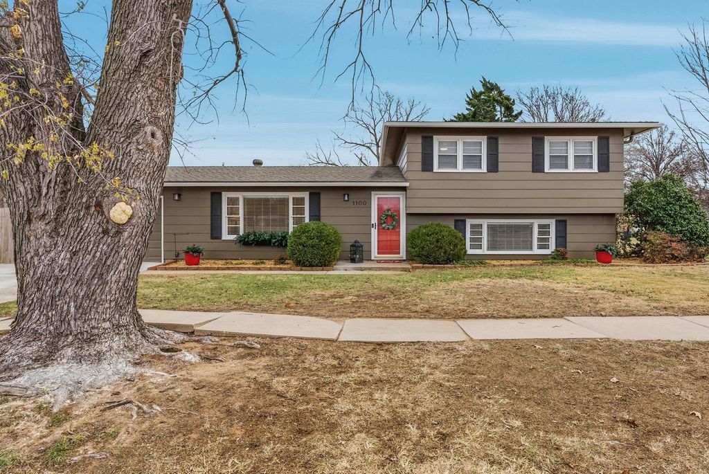 1100 N Dunsworth Ave, Wichita, KS 67212