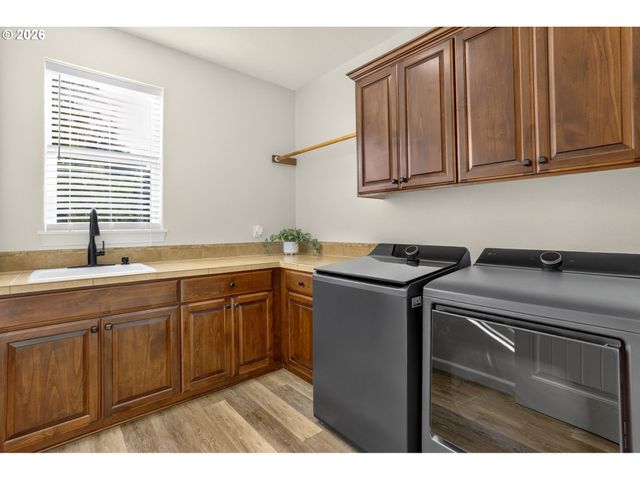 11368 Nw PUMPKIN Ct, Portland, OR 97229
