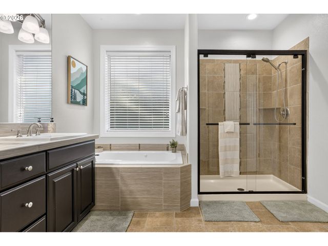 11368 Nw PUMPKIN Ct, Portland, OR 97229