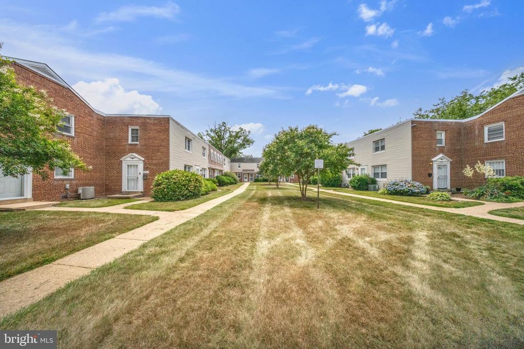 Image 2 of property listing at 2733 IVERSON ST #54, Temple Hills, MD 20748