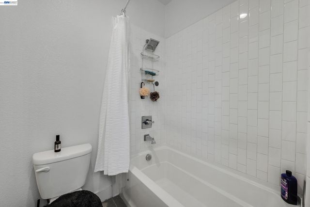 7228 Carneros Ln, Dublin, CA 94568