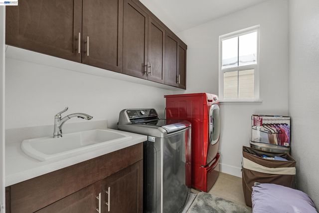 7228 Carneros Ln, Dublin, CA 94568