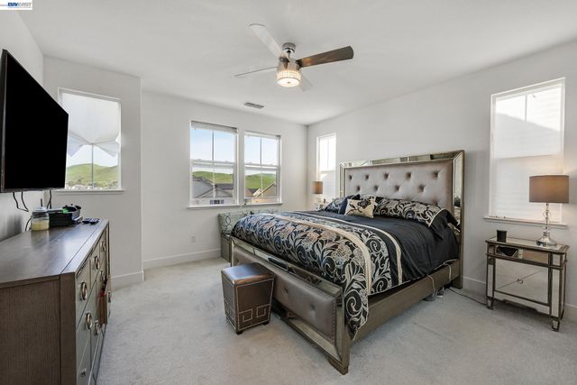 7228 Carneros Ln, Dublin, CA 94568