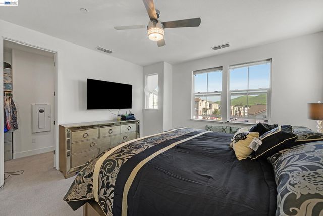 7228 Carneros Ln, Dublin, CA 94568