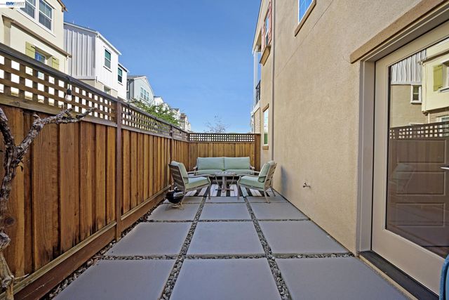 7228 Carneros Ln, Dublin, CA 94568