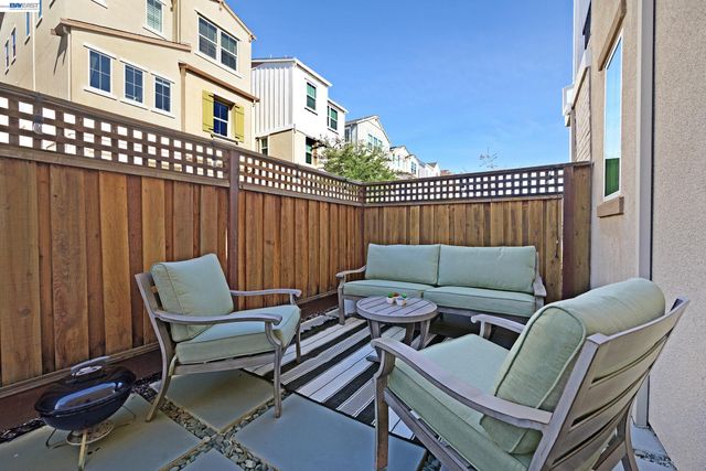 7228 Carneros Ln, Dublin, CA 94568