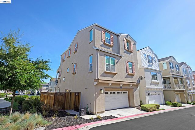 7228 Carneros Ln, Dublin, CA 94568