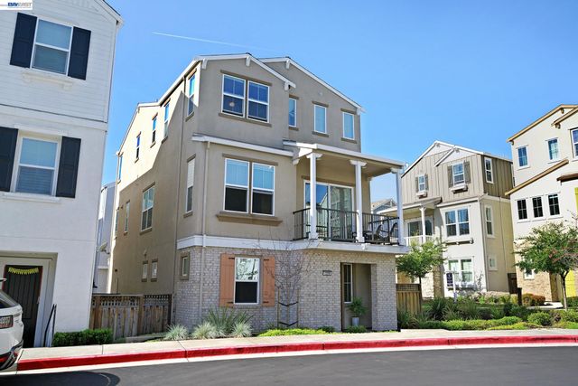 7228 Carneros Ln, Dublin, CA 94568