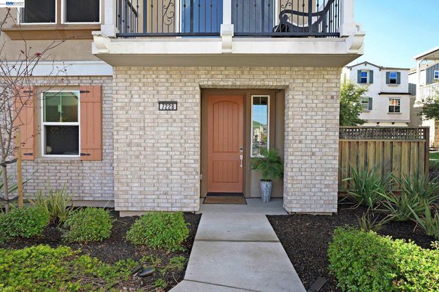 7228 Carneros Ln, Dublin, CA 94568