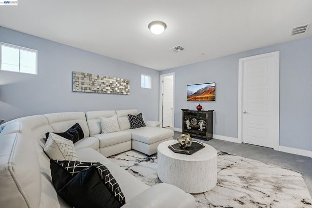 7228 Carneros Ln, Dublin, CA 94568