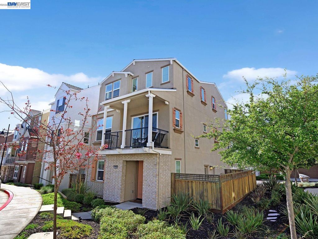 7228 Carneros Ln, Dublin, CA 94568