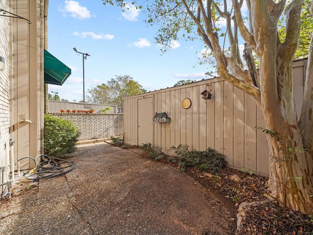 2139 Lake Village Drive, Houston, TX 77339