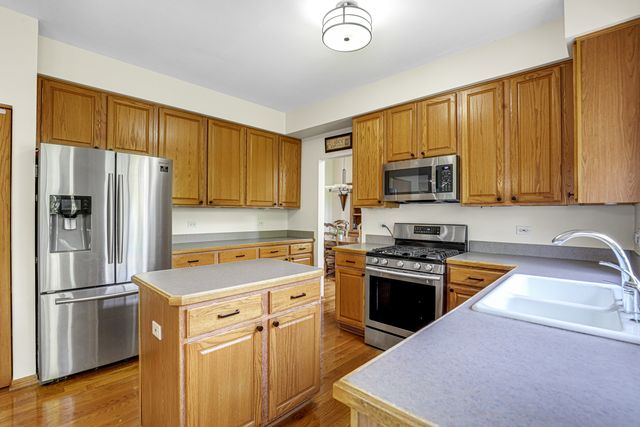 1081 Westfield Way, Mundelein, IL 60060