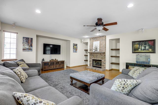 1081 Westfield Way, Mundelein, IL 60060