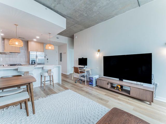 360 Nueces ST 1018, Austin, TX 78701