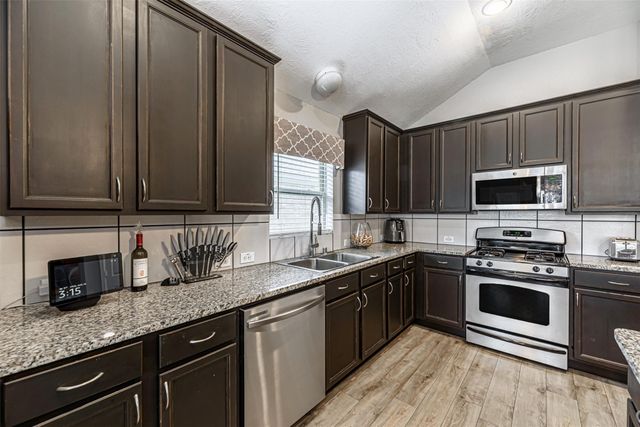 2003 Lansing Cove Drive, Fresno, TX 77545