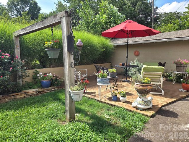 201 Stafford Street, Black Mountain, NC 28711