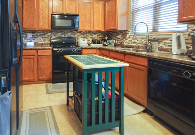 3373 Kentshire Circle, Aurora, IL 60504