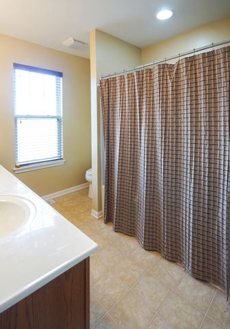 3373 Kentshire Circle, Aurora, IL 60504