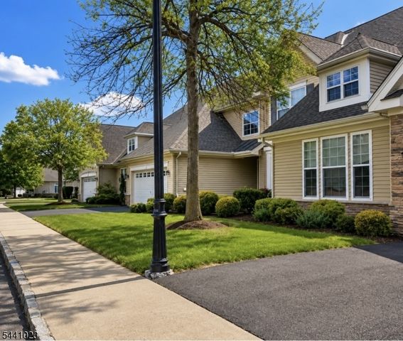 14 Fehervari Ct, Franklin Twp., NJ 08873