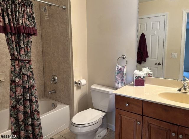 14 Fehervari Ct, Franklin Twp., NJ 08873