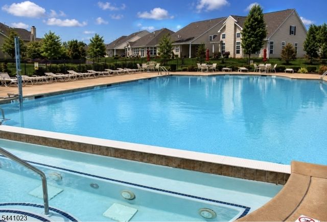 14 Fehervari Ct, Franklin Twp., NJ 08873