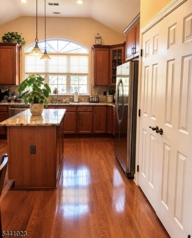 14 Fehervari Ct, Franklin Twp., NJ 08873