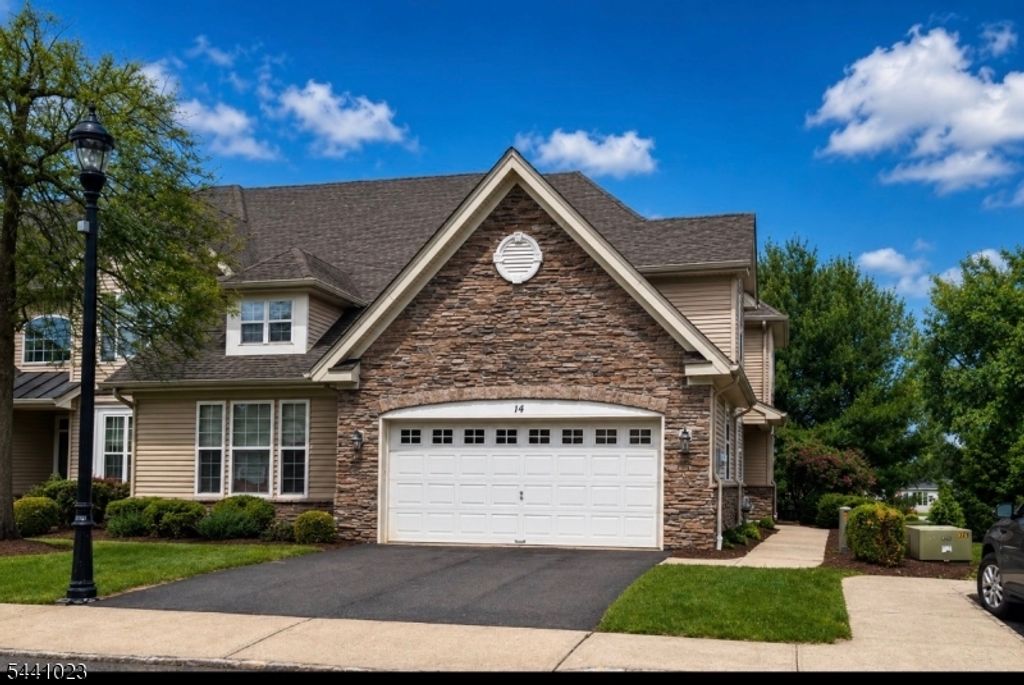14 Fehervari Ct, Franklin Twp., NJ 08873