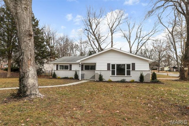 6904 Frostview Lane, Hazelwood, MO 63042