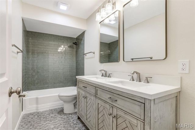 6904 Frostview Lane, Hazelwood, MO 63042