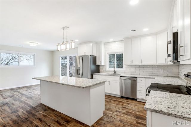 6904 Frostview Lane, Hazelwood, MO 63042