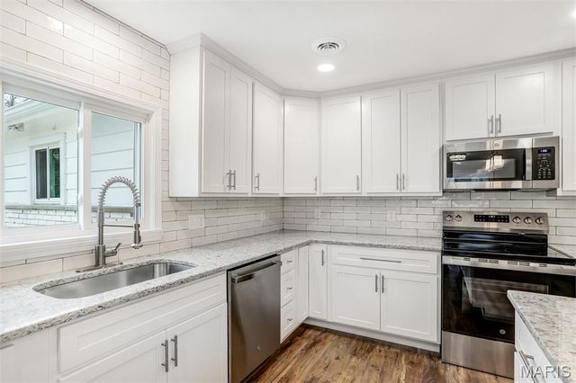 6904 Frostview Lane, Hazelwood, MO 63042