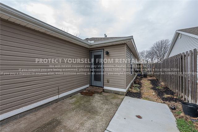 1384 S Holland Drive, Fayetteville, AR 72704