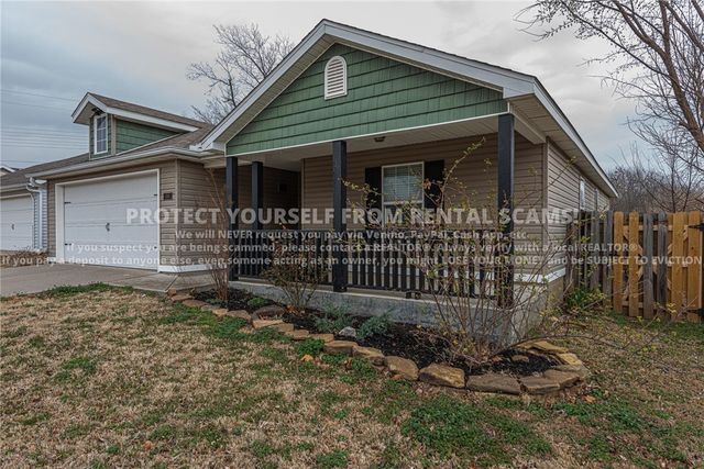 1384 S Holland Drive, Fayetteville, AR 72704