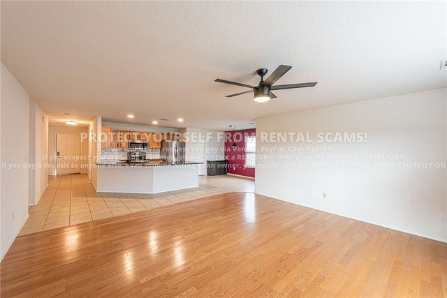 1384 S Holland Drive, Fayetteville, AR 72704