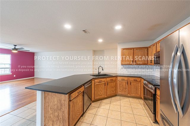 1384 S Holland Drive, Fayetteville, AR 72704