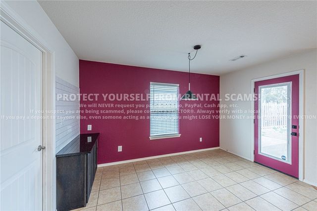 1384 S Holland Drive, Fayetteville, AR 72704