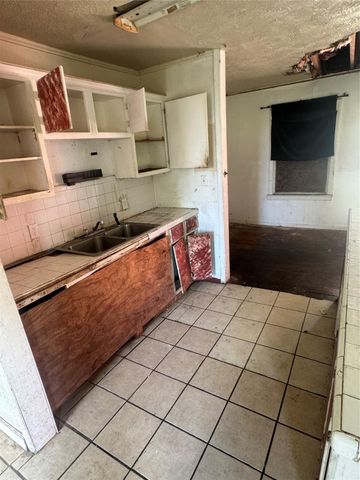 411 Trichelle Street, Pasadena, TX 77506