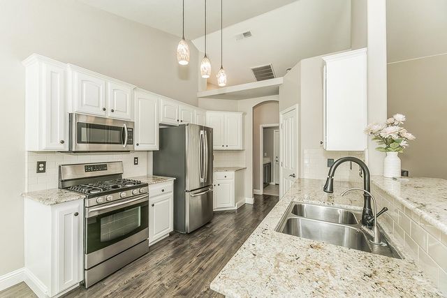 1055 E Hogan Avenue, Fresno, CA 93730