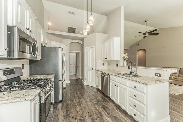 1055 E Hogan Avenue, Fresno, CA 93730