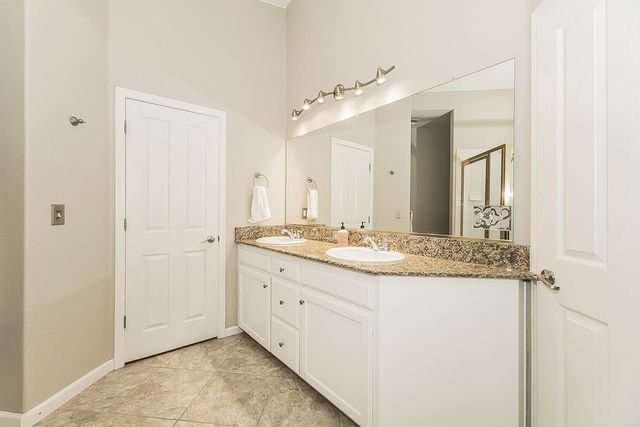 1055 E Hogan Avenue, Fresno, CA 93730